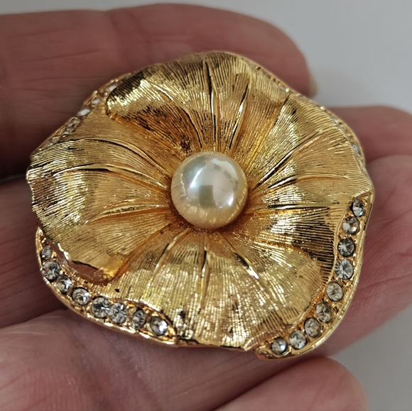 RARE Dior Camellia Flower Brooch Matte Yellow Gold - Picture 4 of 5